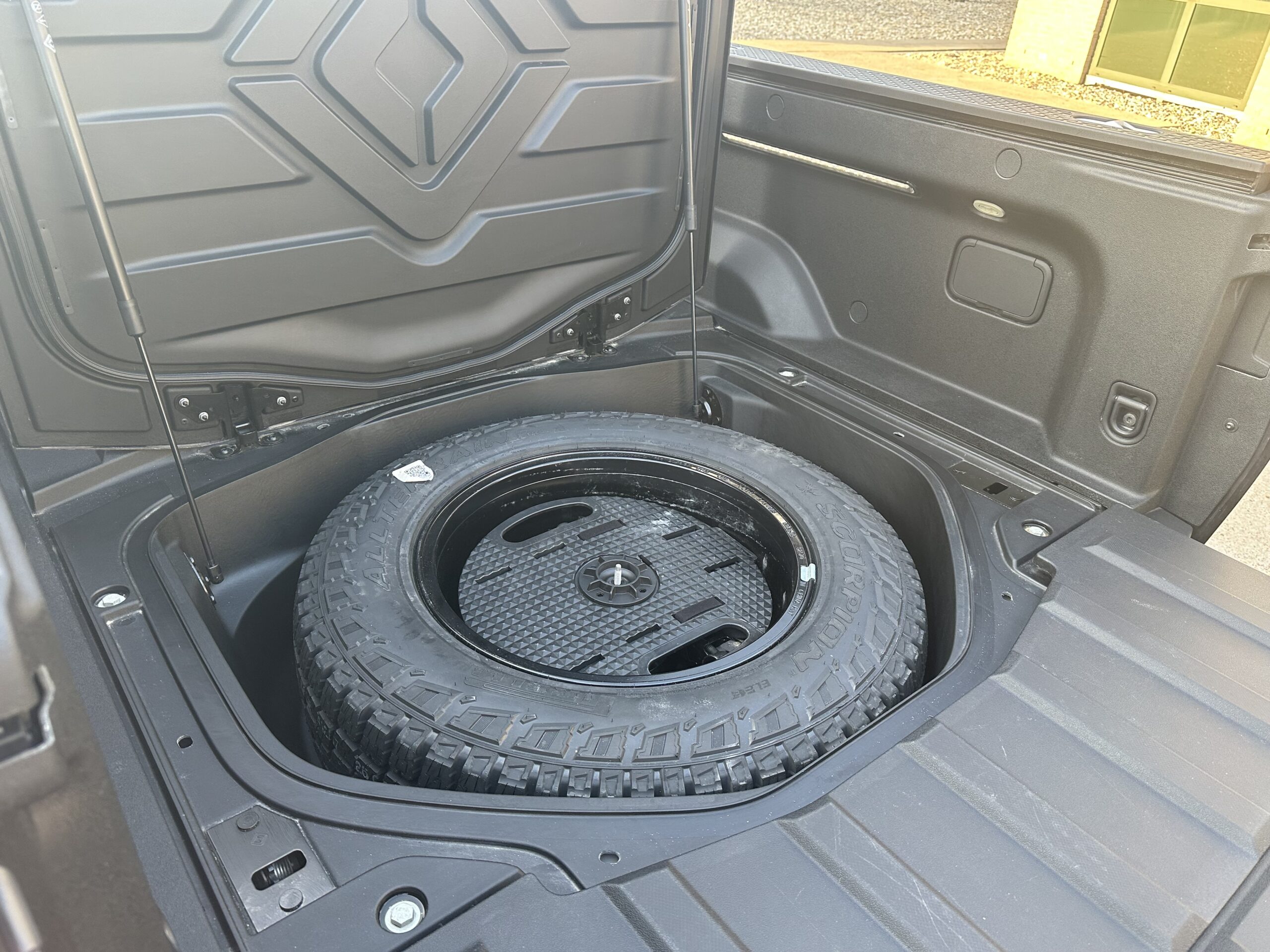 
								2022 RIVIAN, Launch Edition, QUAD full									