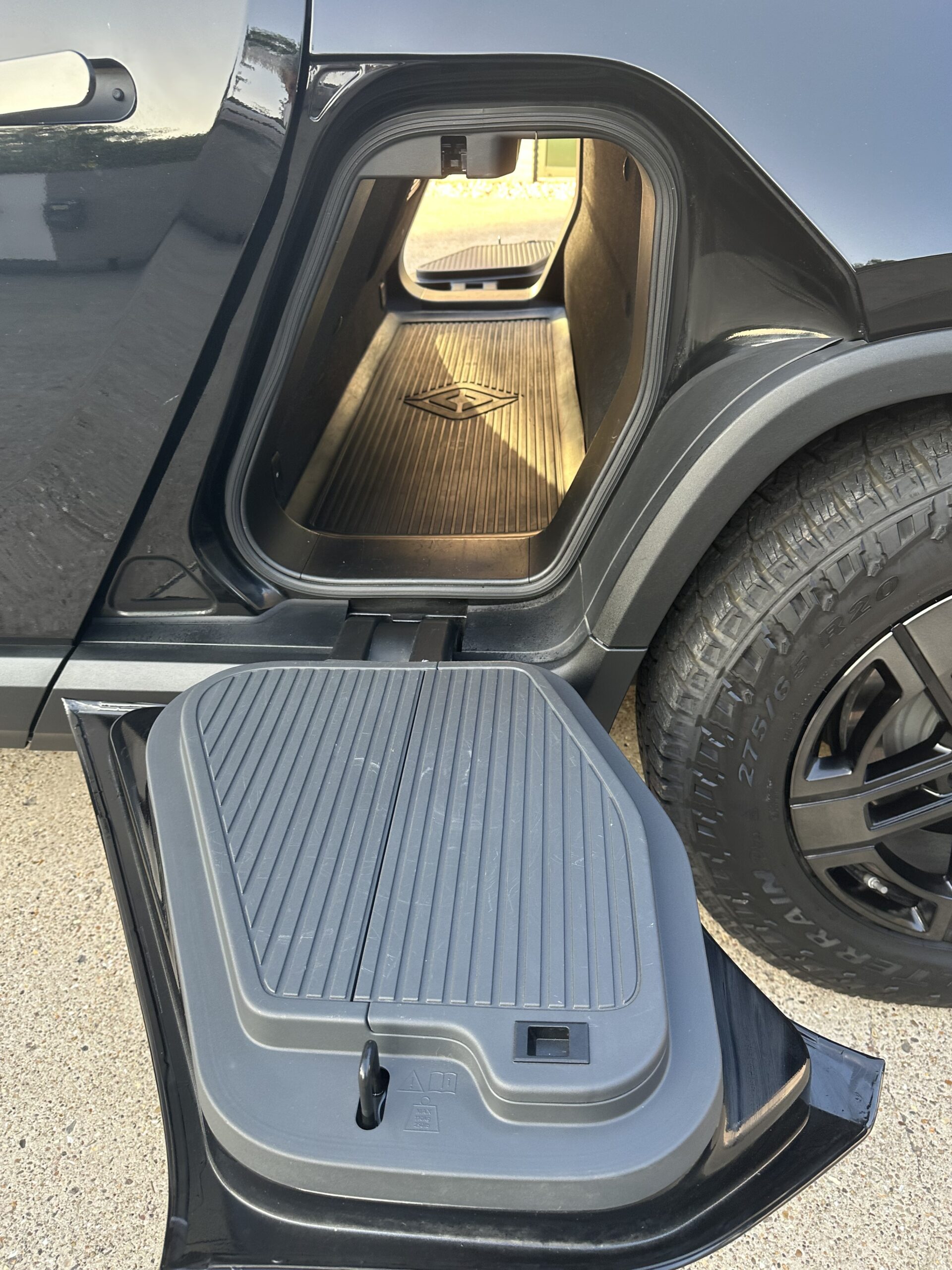 
								2022 RIVIAN R1T, Quad, Large pack, Launch Edition full									