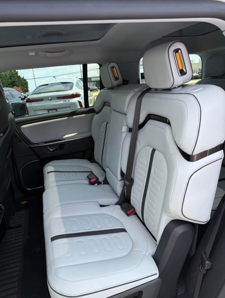 
								2024 RIVIAN R1S, Dual, Max, Adventure full									