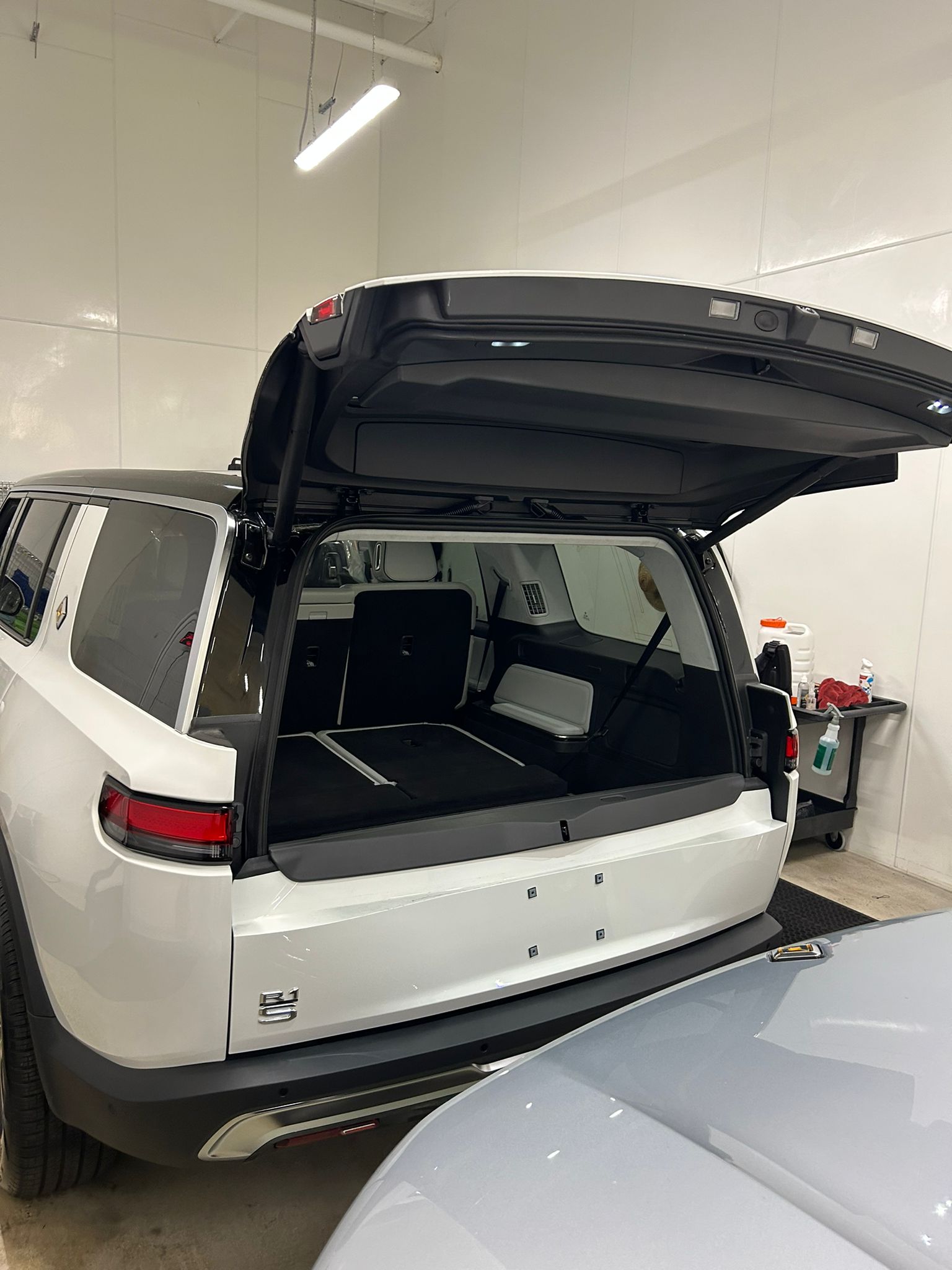 
								2024 RIVIAN R1S, Dual, Max, Adventure full									