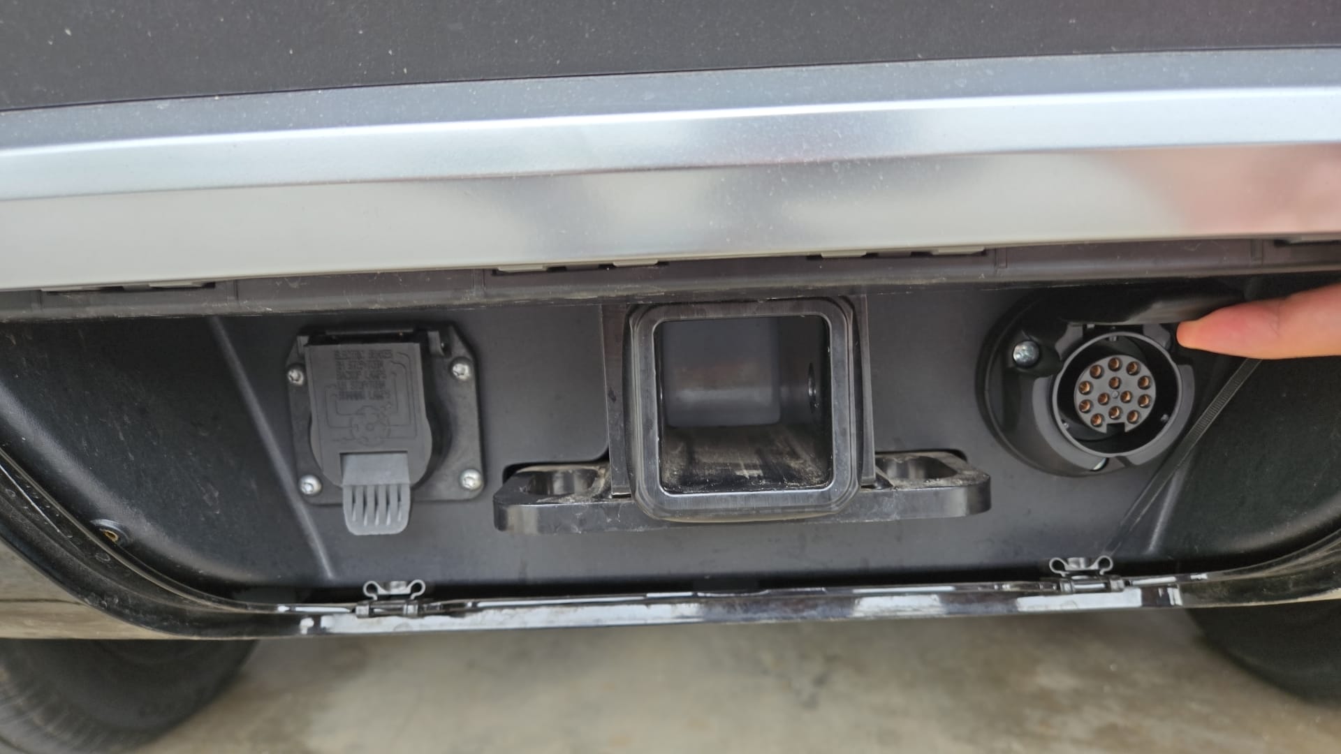 
								2024 RIVIAN R1S, Dual, Max, Adventure full									