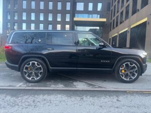 2023 RIVIAN R1S Quad, Large pack