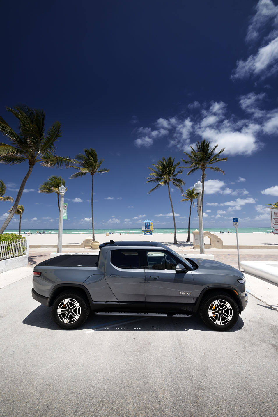 
								2023 RIVIAN R1T, Quad, Large, Adventure full									