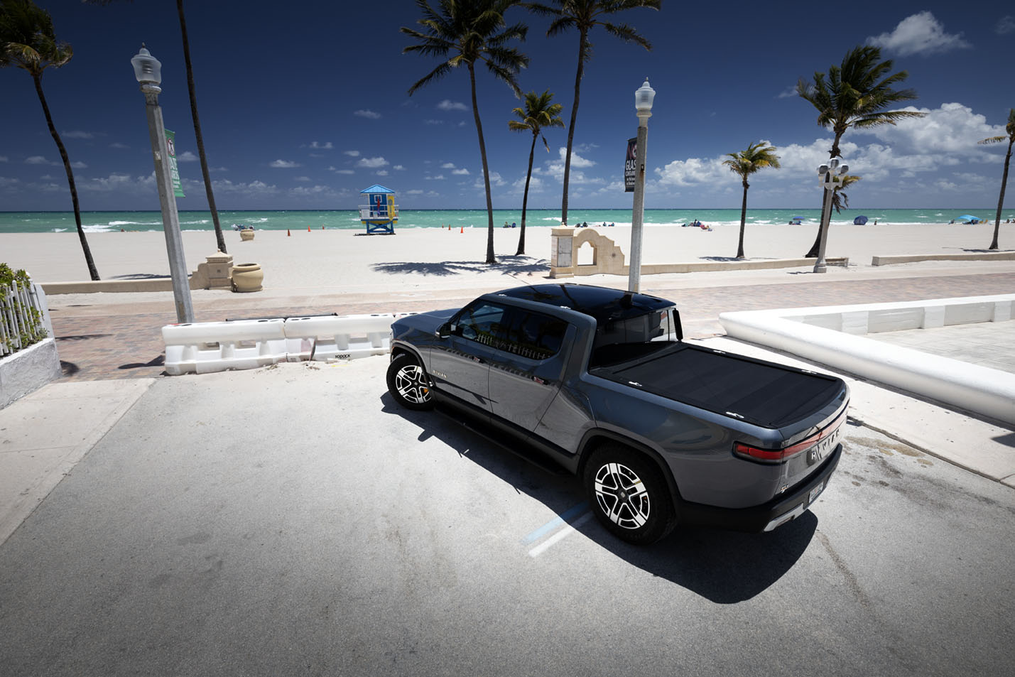 
								2023 RIVIAN R1T, Quad, Large, Adventure full									