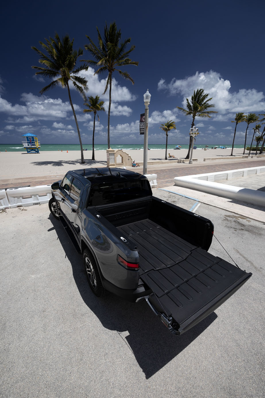 
								2023 RIVIAN R1T, Quad, Large, Adventure full									