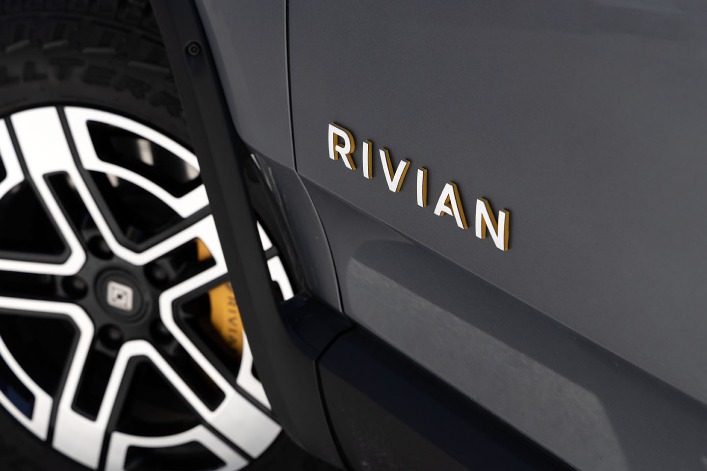 
								2023 RIVIAN R1T, Quad, Large, Adventure full									